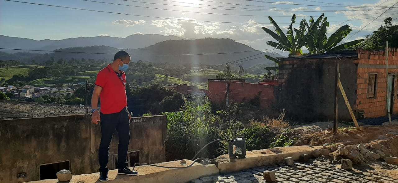 Secretaria de Obras conclui calçamento da rua da Jaqueira e recupera muro e rua na Getúlio Vargas